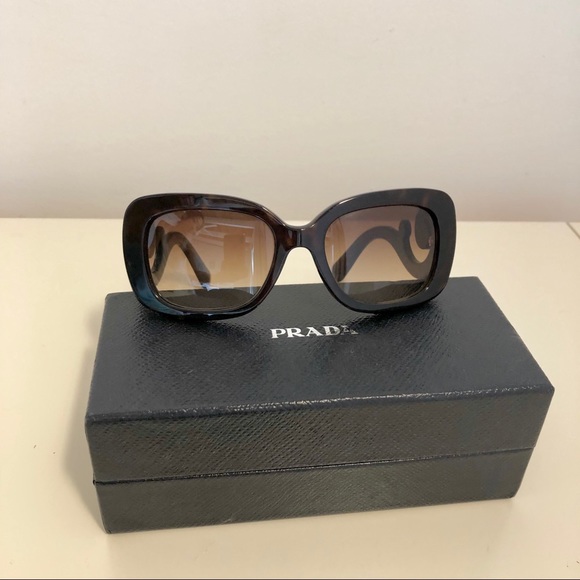 ❌SOLD❌Prada Square Baroque Sunglasses🕶 - Picture 2 of 8